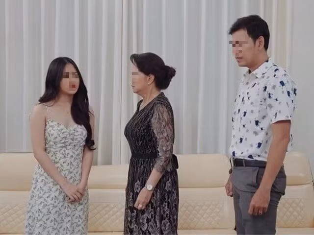 Con re dau dau vi me vo len choi, vo chong lai co bien