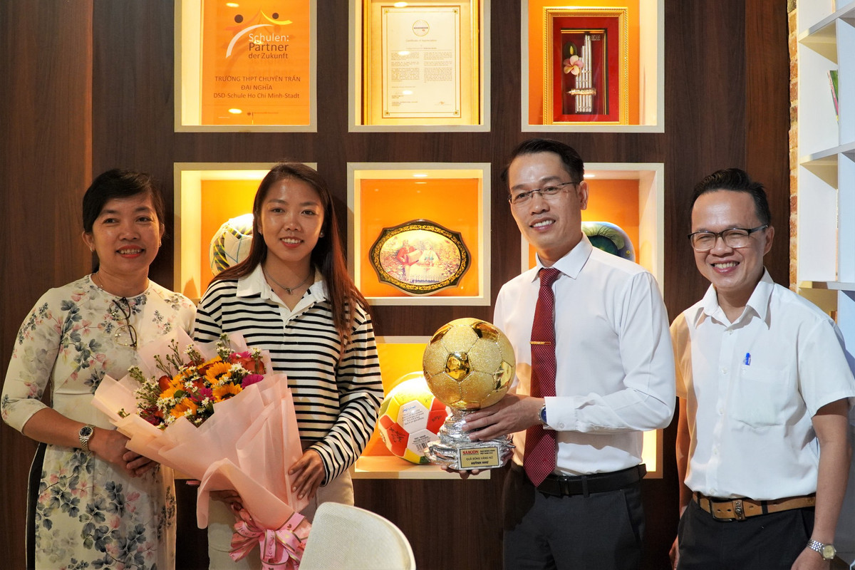 Trường THPT chuyên Trần Đại Nghĩa dành riêng nơi trưng bày những quả bóng do Huỳnh Như tặng