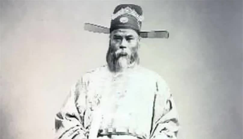 3 người Việt Nam đầu tiên được chụp ảnh chân dung - Hình 4 3 nguoi Viet Nam dau tien duoc chup anh chan dung-Hinh-4