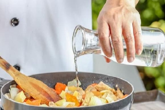 Lo nau man, khoan voi them nuoc, hay lam cach nay