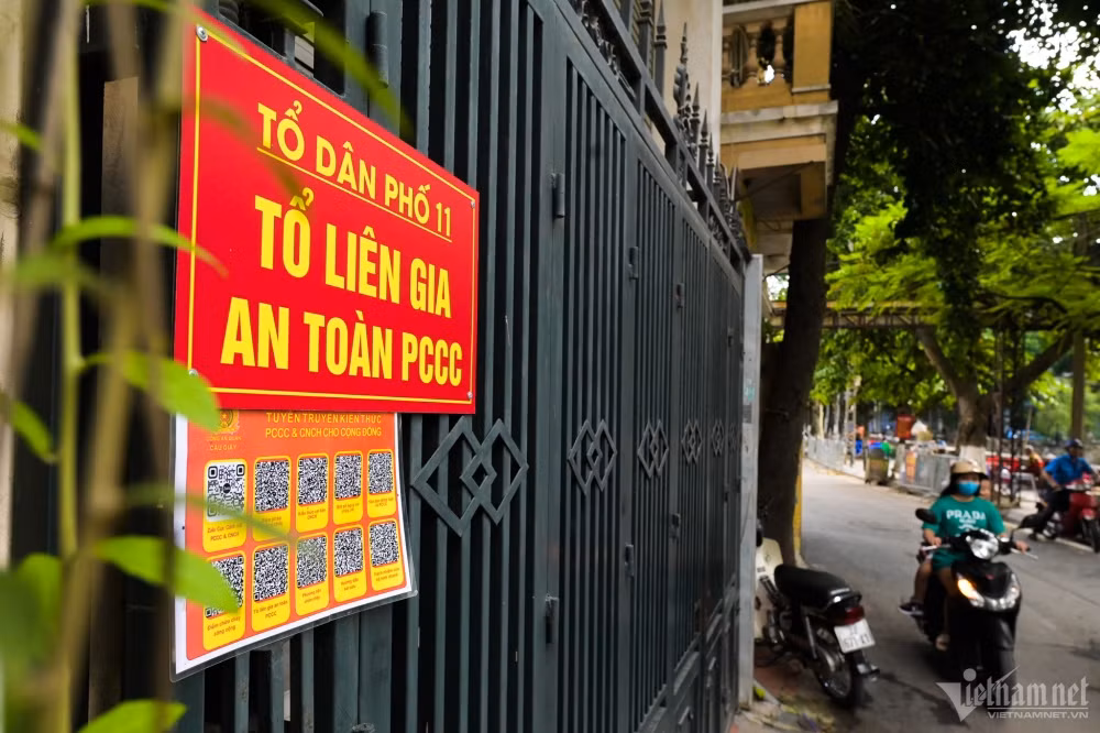 Trước đó, các biển báo tuyên truyền phòng cháy chữa cháy cũng được lắp đặt quanh Tổ dân phố 11, phường Quan Hoa.