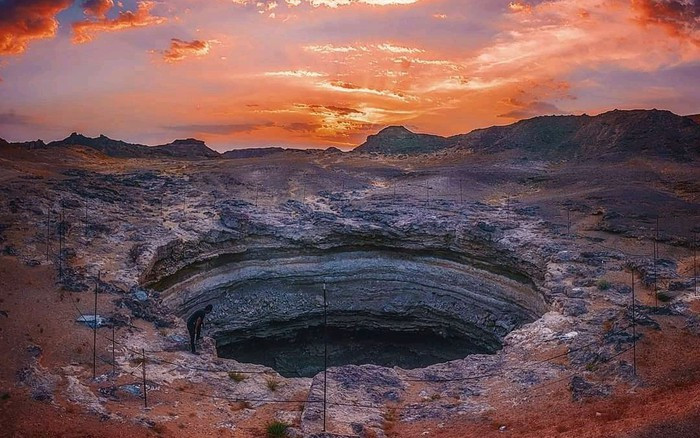 Có gì đang ở dưới đáy "giếng địa ngục" Yemen? Co gi dang o duoi day