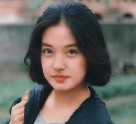 Khi con tre, Vuong Phi lanh lung, Chau Tan nhu tien nu-Hinh-3