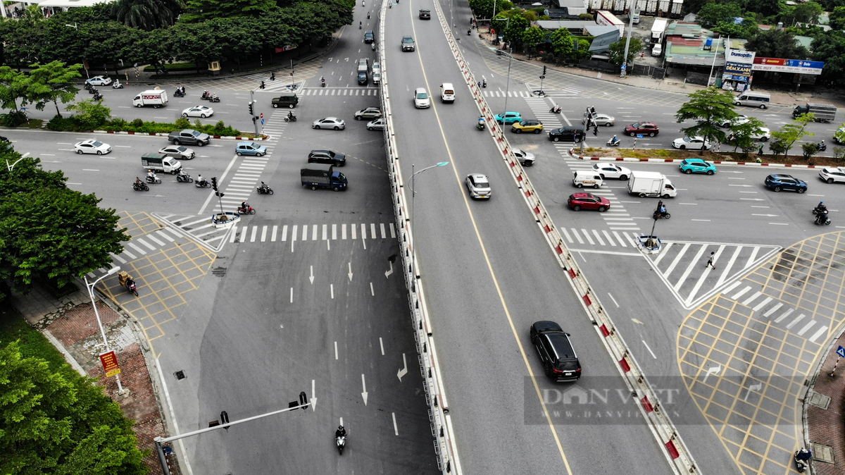 Theo đó, hầm chui này được lên phương án để xây dựng tại vị trí nút giao Cổ Linh - đường dẫn lên cầu Vĩnh Tuy là hầm trực thông. Hầm được xây dựng với kết cấu bê tông cốt thép theo hướng Vĩnh Tuy - Long Biên và ngược lại.