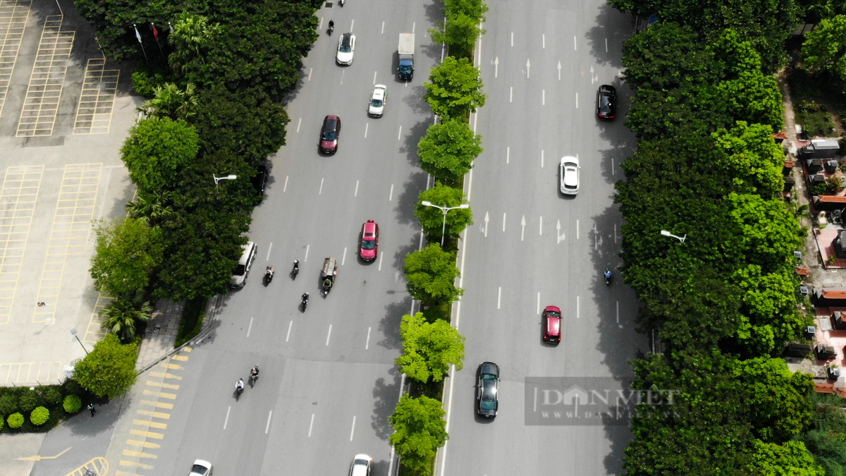 Để xây hầm và cải tạo lại hệ thống thoát nước, một phần vỉa hè, dải phân cách, thảm cỏ tại nút giao Cổ Linh - Đàm Quang Trung sẽ được xén một phần.