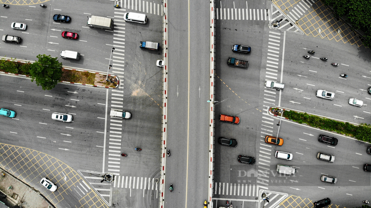 Được biết hầm chui xây dựng tại nút giao Cổ Linh - Đàm Quang Trung được tính toán dài khoảng 500 m, chiều rộng mặt cắt ngang mỗi chiều hầm khoảng 7,75 m (tương đương 2 làn xe cơ giới mỗi chiều đường).