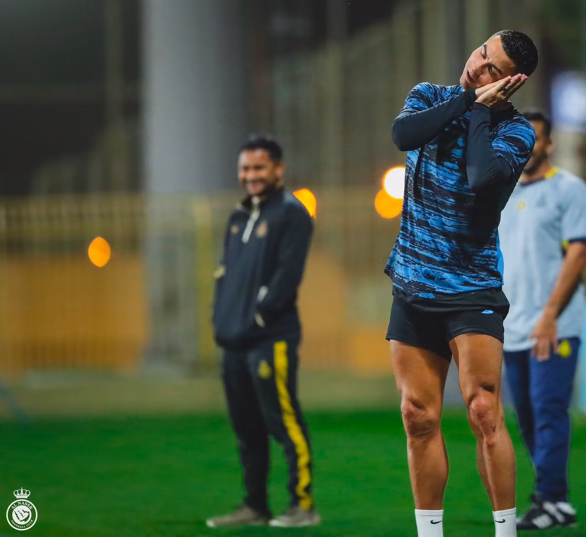 Cựu sao Real Madrid và MU không quên pha trò ở buổi tập cách đây ít ngày. Bầu không khí ở Al Nassr thoải mái sau chiến thắng 4-0 trước Al Wehda ở vòng 16 SPL cuối tuần trước.