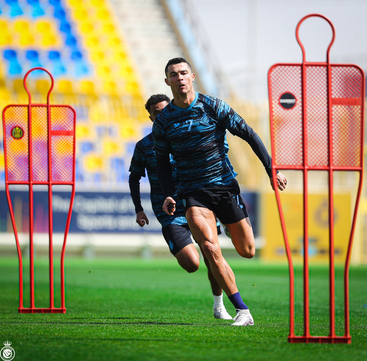 Ronaldo cũng đi vào lịch sử giải Saudi Pro League với cú poker nhanh nhất trong một trận đấu vào lưới Al Wehda. "Tôi hạnh phúc khi ghi bàn ở trận vừa qua. Nhưng điều làm tôi vui hơn là có thể giúp đồng đội giành chiến thắng", anh viết trên trang cá nhân.