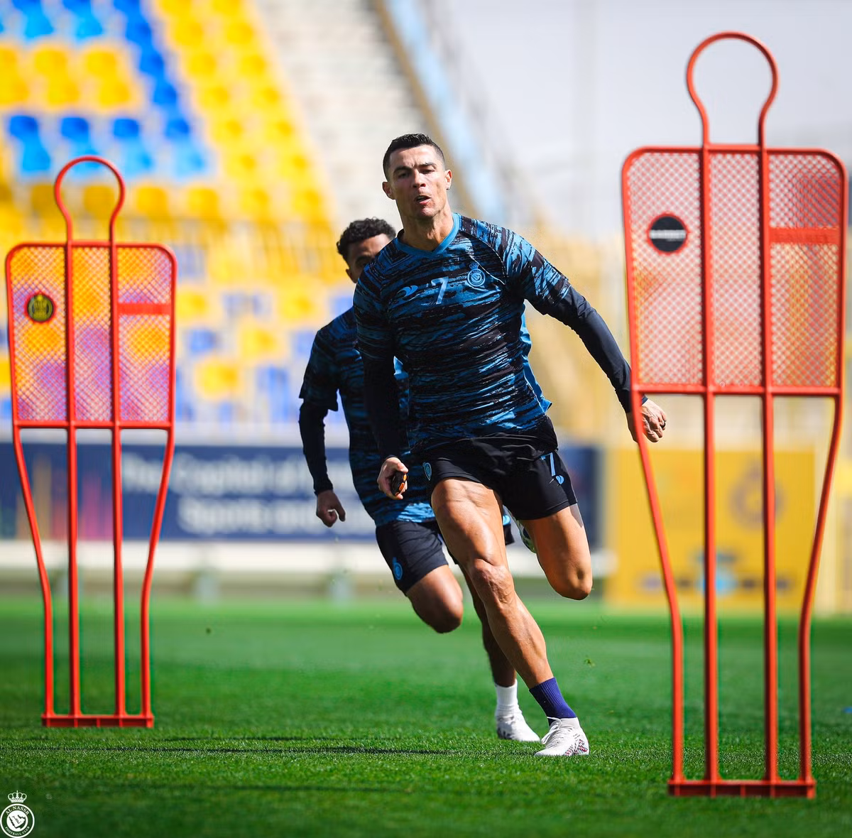 Ronaldo cũng đi vào lịch sử giải Saudi Pro League với cú poker nhanh nhất trong một trận đấu vào lưới Al Wehda. "Tôi hạnh phúc khi ghi bàn ở trận vừa qua. Nhưng điều làm tôi vui hơn là có thể giúp đồng đội giành chiến thắng", anh viết trên trang cá nhân.