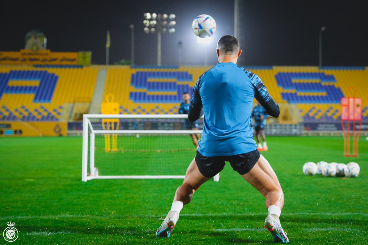 Ronaldo chú trọng tập luyện vùng đùi để tăng lực sút và sức bật cho những pha không chiến. Tháng 12/2019, Ronaldo được ghi nhận đã bật cao 2,56 m để đánh đầu tung lưới Sampdoria khi còn thi đấu cho Juventus.