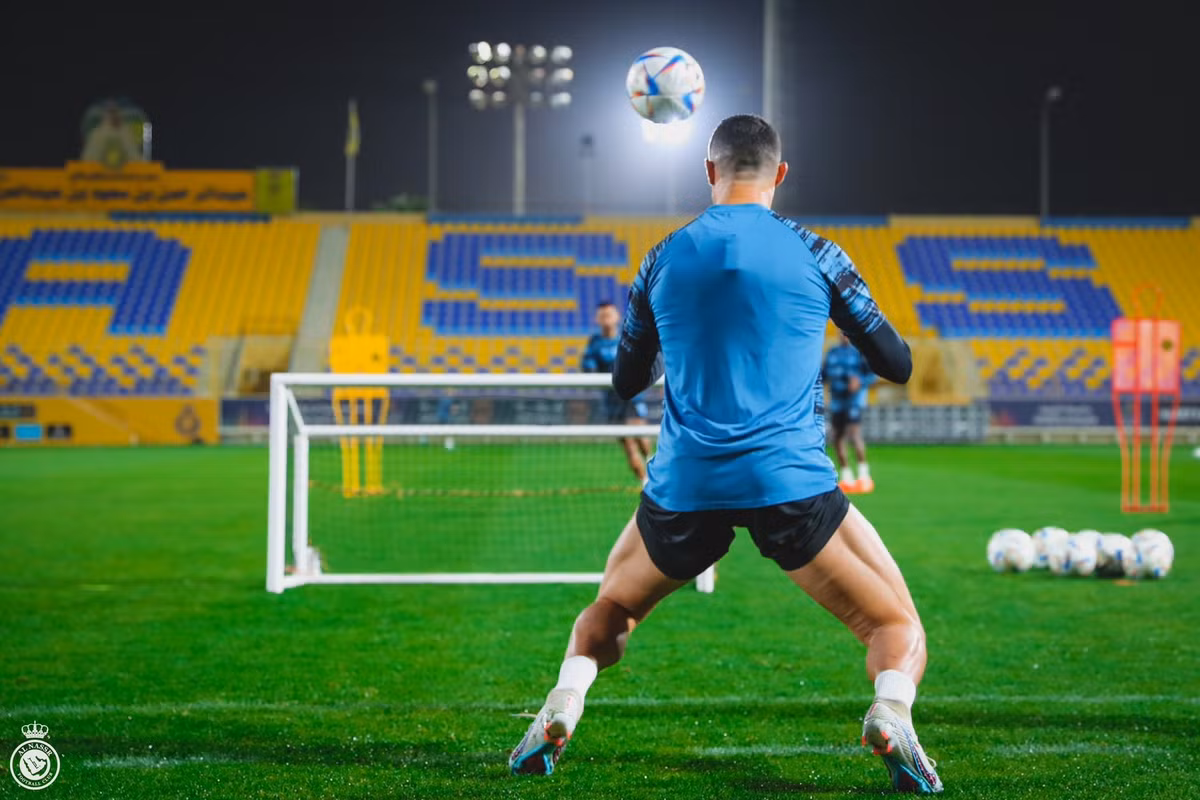 Ronaldo chú trọng tập luyện vùng đùi để tăng lực sút và sức bật cho những pha không chiến. Tháng 12/2019, Ronaldo được ghi nhận đã bật cao 2,56 m để đánh đầu tung lưới Sampdoria khi còn thi đấu cho Juventus.