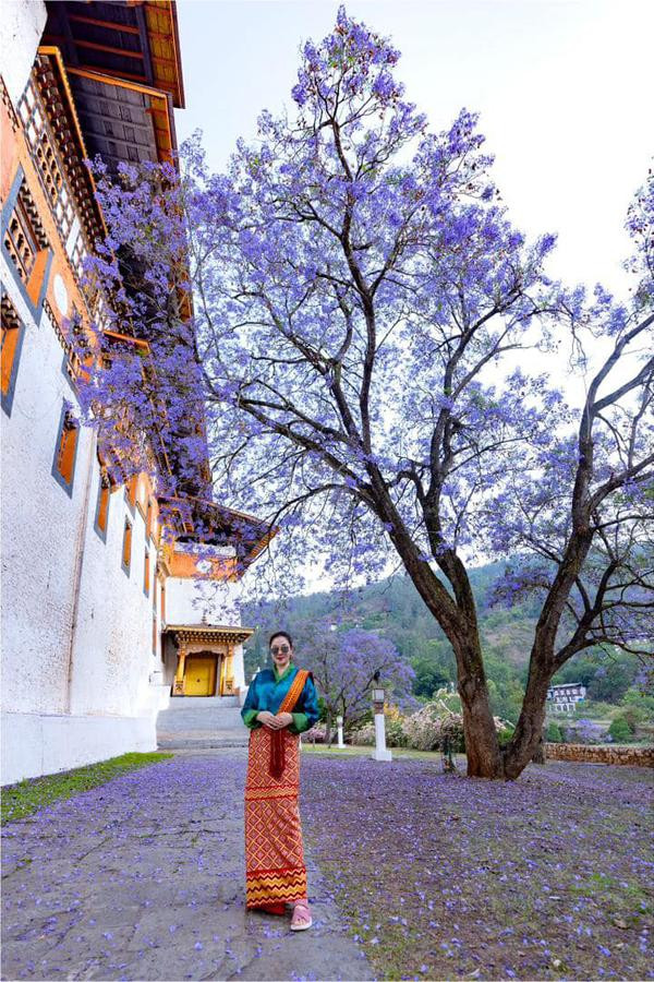 au khi hoàn thành nhiệm vụ của cuộc thi Hoa hậu Việt Nam, Nguyễn Thị Huyền đi du học rồi về nước kết hôn. Từ đó, thông tin của cô trở nên hiếm hoi. Vài năm trở lại đây, Hoa hậu Nguyễn Thị Huyền thỉnh thoảng mới tham gia sự kiện của bạn bè thân thiết. Vốn là người kín đáo, người đẹp tuổi Sửu hầu như không cởi mở chuyện riêng tư với truyền thông.