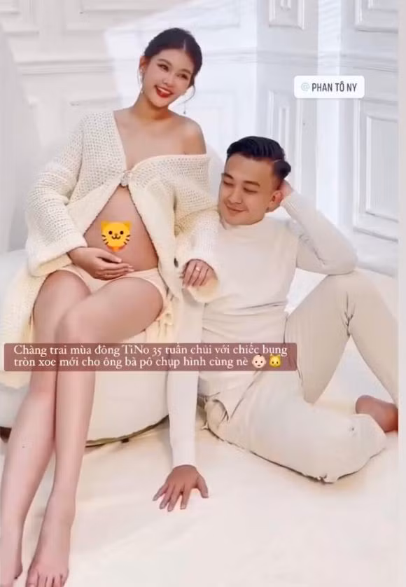 Le Au Ngan Anh khoe bung bau tron xoe khi chup anh cung chong