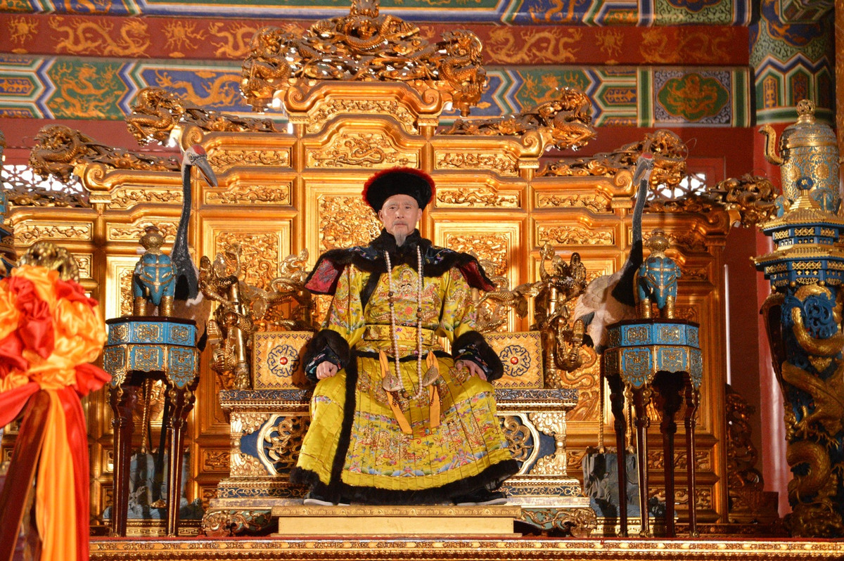 10 chiến dịch quân sự nào khiến Càn Long xưng "Thập Toàn lão nhân"? 10 chien dich quan su nao khien Can Long xung