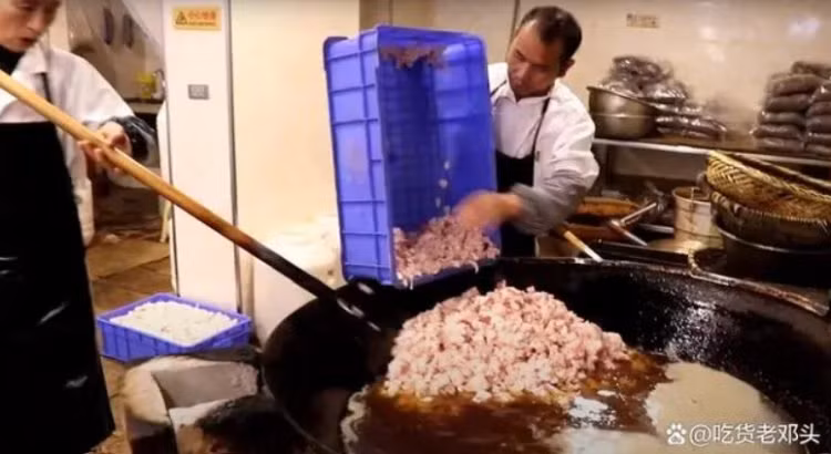 Qua vat le duong cho nguoi giau, gan 700.000d/kg van chay hang-Hinh-2