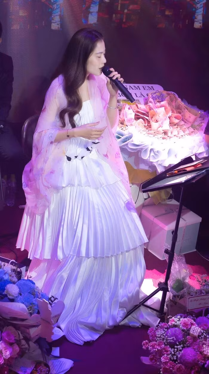 Giong Ho Van Cuong, Nam Em duoc khan gia tang tien-Hinh-8