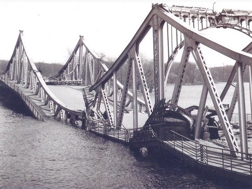 Glienicke - Cay cau diep vien co vai tro gi trong Chien tranh Lanh?