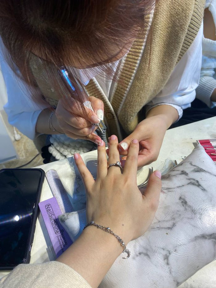 Đặt cả tháng, chờ đến nửa đêm để làm móng, làm tóc ăn Tết - Hình 2 Dat ca thang, cho den nua dem de lam mong, lam toc an Tet-Hinh-2