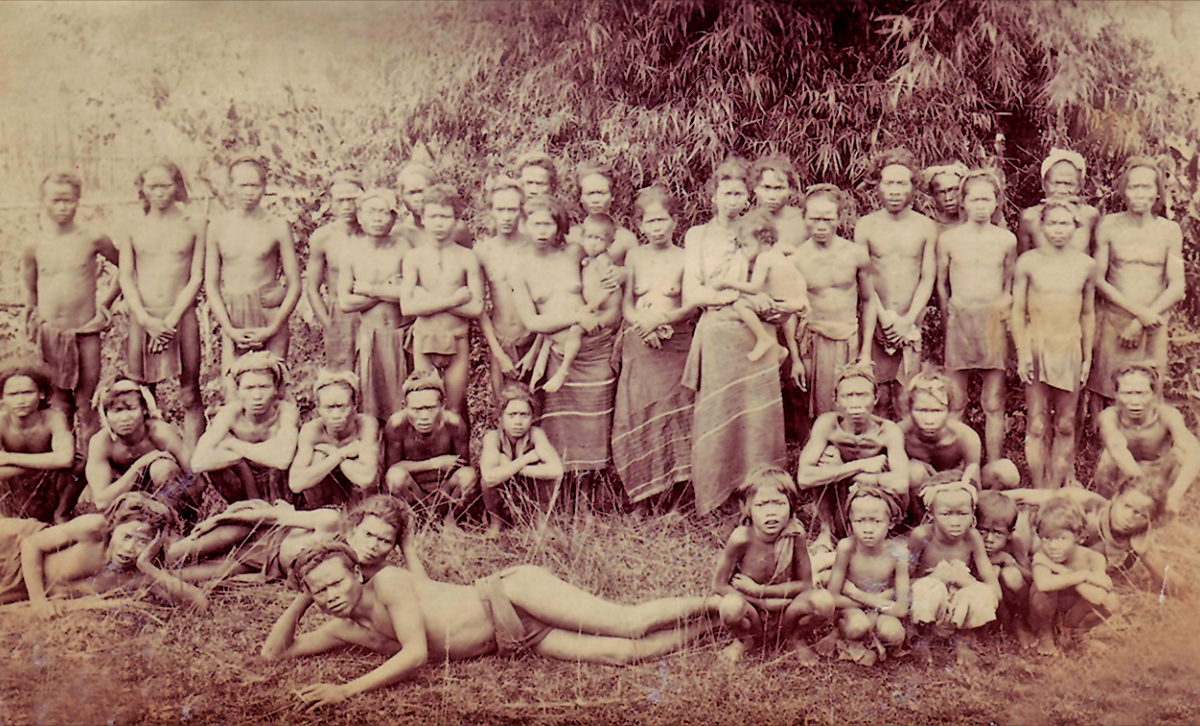 Gsell mất khi vẫn còn trẻ, lúc 41 tuổi, ở Sài Gòn vào ngày 16/10/1879. Sau khi ông mất, các tư liệu ảnh ông để lại được ông O.Wegener dùng, và sau đó là ông Vidal kế thừa. Bức Natives indochinois, hình trên giấy albumen, do Émile Gsell thực hiện năm 1870. Đây là một trong những bức hình cổ xưa nhất về người dân tộc. Đây có lẽ là hình người Stiêng hay Mạ sống chung quanh Sài Gòn hay ở Lâm Đồng (Tây Nguyên).