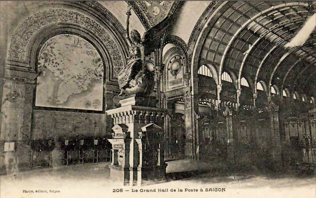 George Victor Planté sinh ngày 2/3/1847 ở Pháp và mất ở Sài Gòn năm 1921. Lần đầu khi đến Nam Kỳ vào năm 1867, ông làm ở Sở Quan thuế và Kiểm hoạt. Sau đó vào năm 1893, ông trở thành nhà nhiếp ảnh và biên tập in các bưu ảnh. Ảnh cảnh bên trong Bưu điện Sài Gòn do George Planté thực hiện. Ngày nay bản địa đồ trên tường vẫn còn nhưng tượng nữ thần đã biến mất.