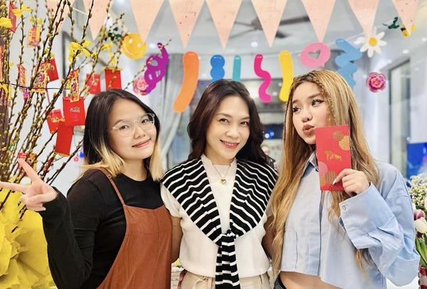 Cô cũng luôn cố gắng làm tốt công việc để gắn kết gia đình nhiều hơn nữa.