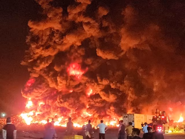 Quang Ninh: Chay bai tap ket phao xop trong cang ca Cai Rong