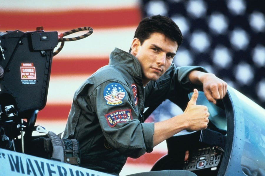Năm 1986, vai diễn phi công Pete "Maverick" Mitchell trong Top Gun mang về cho Cruise 2 triệu USD. Đây chính là vai diễn đưa Tom Cruise lên hàng ngôi sao quốc tế.