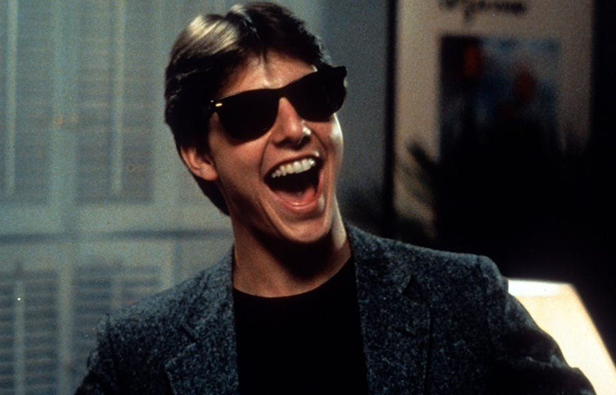 Năm 1983, Tom Cruise vào vai thiếu niên hoang dã khi gia đình đi vắng trong Risky Business. Tác phẩm mang về cho nam diễn viên danh tiếng, nhưng chỉ được trả cát-xê 75.000 USD.