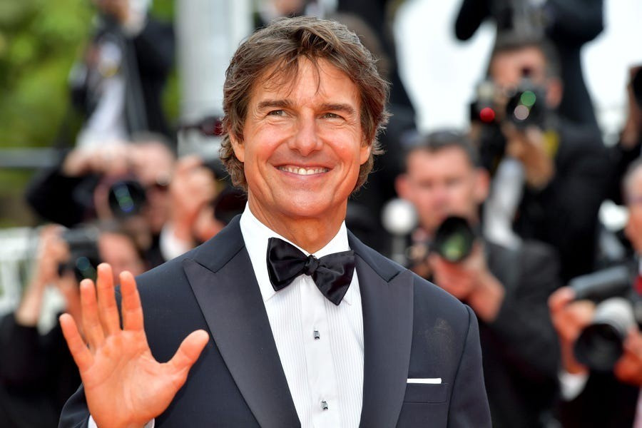 Ngoài đóng phim, Tom Cruise kiếm tiền nhờ bất động sản. Năm 2013, anh có căn hộ ở East Village, New York, Mỹ giá 3 triệu USD, nhà phố Greenwich Village, New York, Mỹ với 28 triệu USD. Năm 2016, anh bán tài sản ở Beverly Hills giá 38 triệu USD - bất động sản được Cruise mua năm 2007 với giá 30,5 triệu USD. Năm 2021, Tom Cruise bán căn biệt thự Telluride giá 39,5 triệu USD. Bất động sản có phòng tập thể dục, thư viện, bếp ăn, hai lò sưởi và nhiều phòng ngủ.