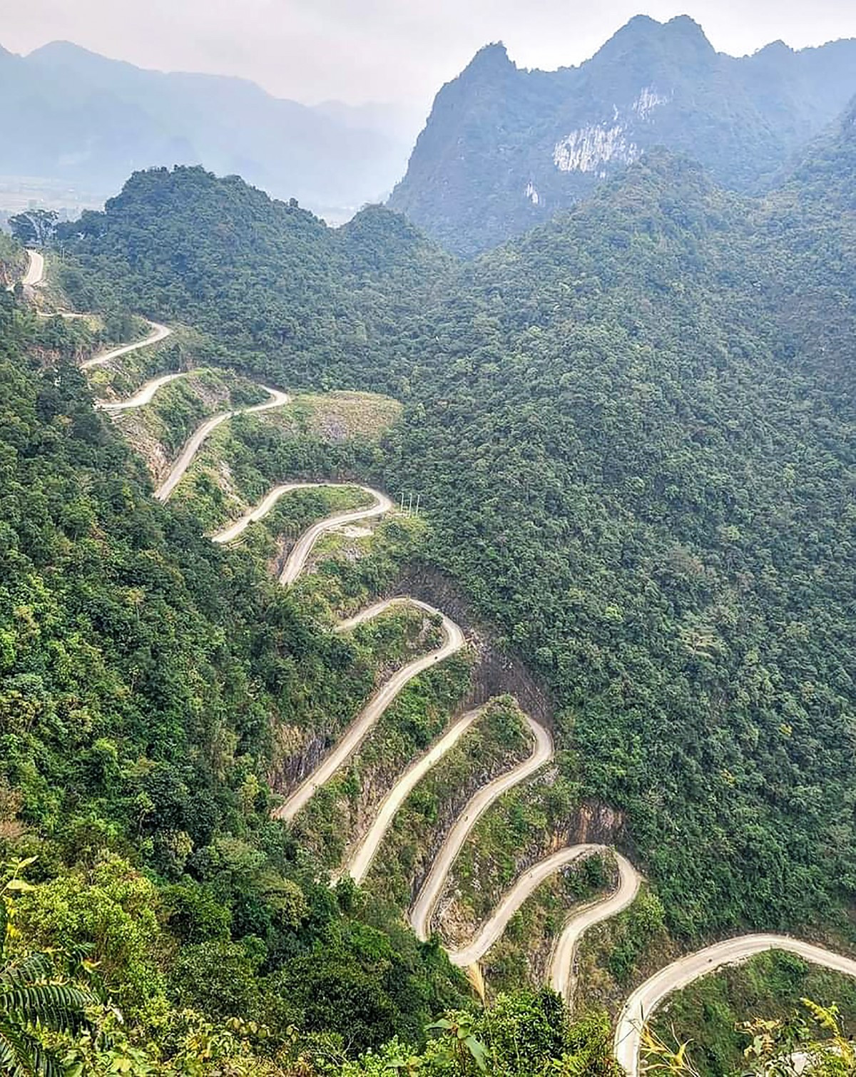 Trải nghiệm 14 tầng đèo lên 'cổng trời Bảo Lạc' - Hình 3 Trai nghiem 14 tang deo len 'cong troi Bao Lac'-Hinh-3