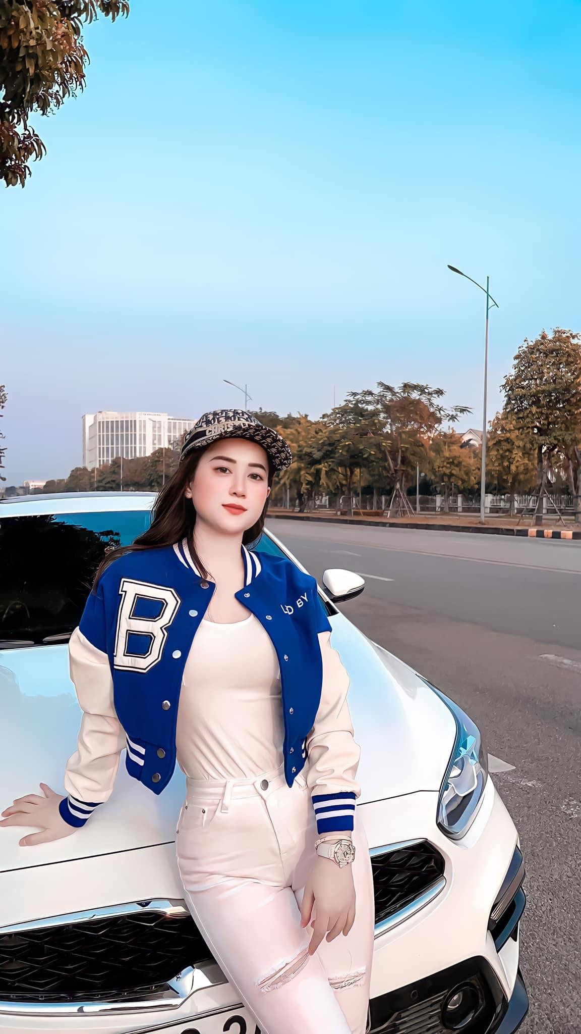 Co dong Pham Thu Huong - Suc hut den tu nhan sac thang hang-Hinh-2