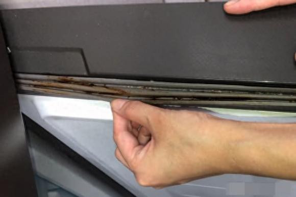 Gioang tu lanh bi moc, den? Cach lam sach de dang trong 3 phut-Hinh-2