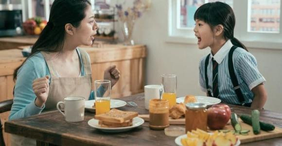 Người xưa khuyên: "Không dạy con trước bữa ăn, không mắng vợ trước khi ngủ" Nguoi xua khuyen: