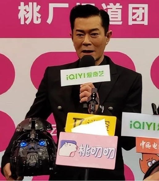 Ngoai hinh tuoi 53 cua Co Thien Lac-Hinh-3