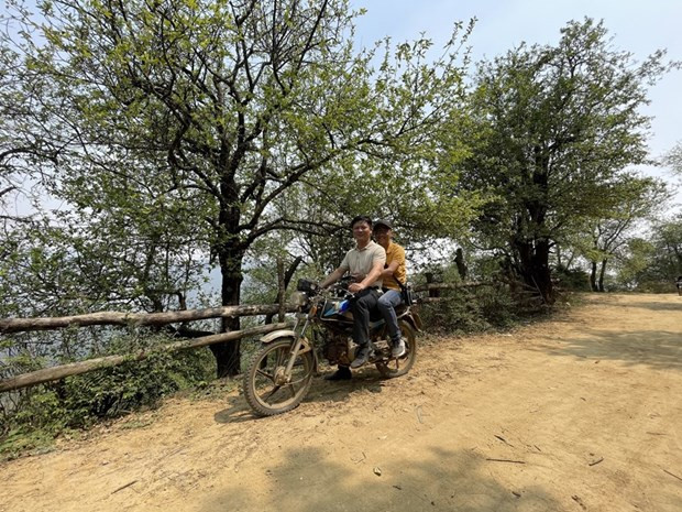 Yên Bái: Khám phá vẻ đẹp hoang sơ của đỉnh Lùng Cúng - Hình 3 Yen Bai: Kham pha ve dep hoang so cua dinh Lung Cung-Hinh-3