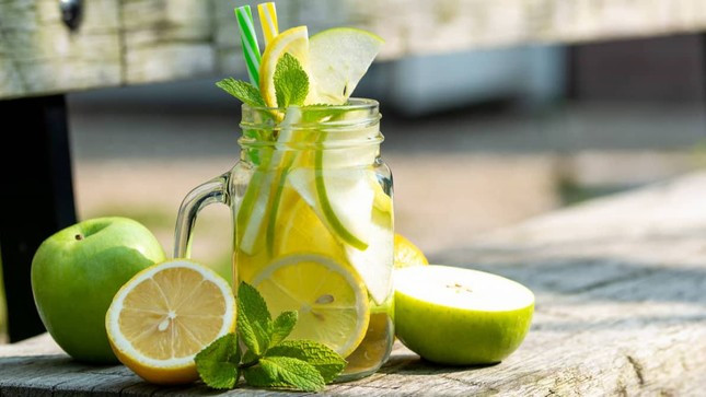 Sai lam khi uong nuoc chanh khien co the ban ‘phai tra gia dat’