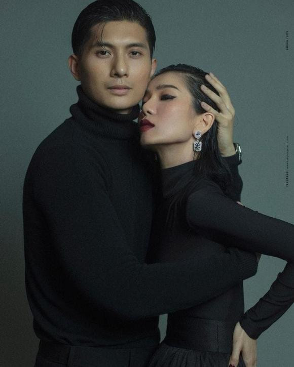 Đặc biệt khi gặp gỡ bạn bè, Lâm Bảo Châu vẫn duy trì thói quen dành những cử chỉ ngọt ngào cho Lệ Quyên. Khi biết Lệ Quyên tham gia Chị đẹp đạp gió rẽ sóng 2023, Lâm Bảo Châu cũng mạnh dạn tham gia với vai trò MC. Dù không thể hiện quá nhiều trên mạng xã hội, nhưng dựa vào những tấm hình do cả hai đăng tải, cư dân mạng đều cho rằng "nữ hoàng phòng trà" đang vô cùng hạnh phúc khi có bạn trai luôn cận kề và khẳng định cô đã gặp đúng người đúng thời điểm.