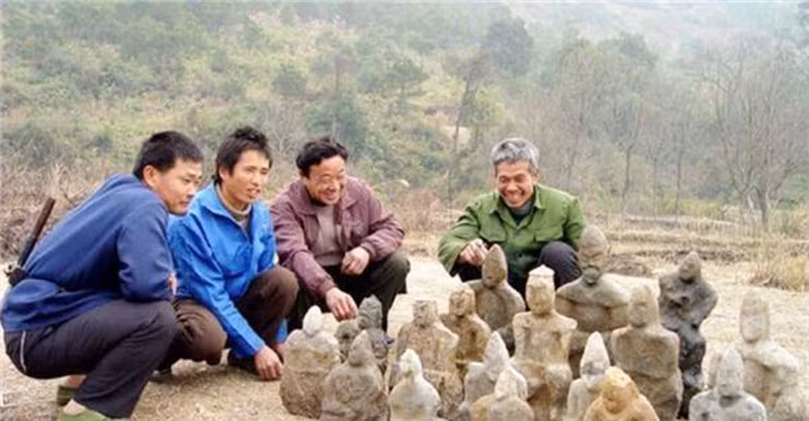 Hang ngan buc tuong xuat hien tren nui, duoc xem la “nguoi linh coi am”-Hinh-3