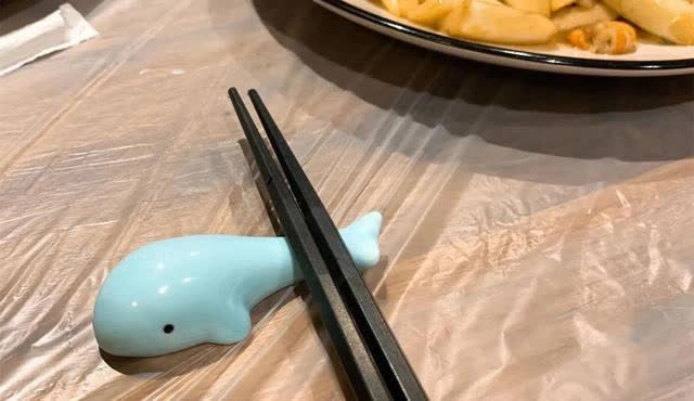 4 thu nay trong nha bep cua moi nha la 