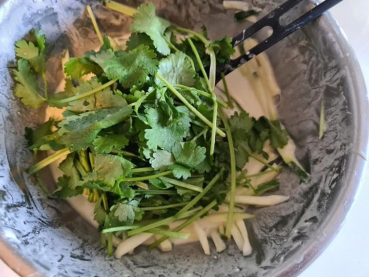 Rau mui bi ghet bo o Han Quoc van duoc ban gia sieu dat-Hinh-4