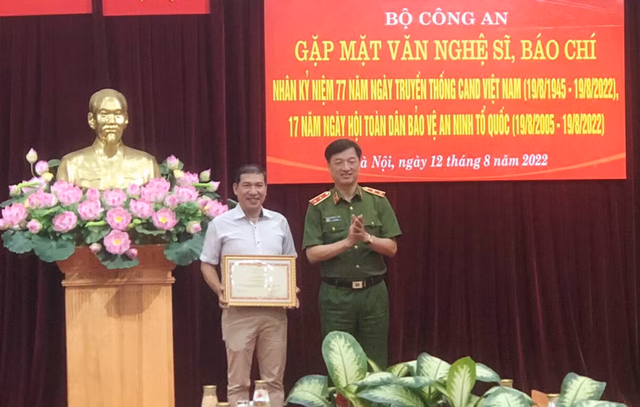 NSƯT Quang Thắng: "Trong nhóm Táo tôi khù khờ và chịu thiệt thòi" - Hình 3 NSUT Quang Thang: