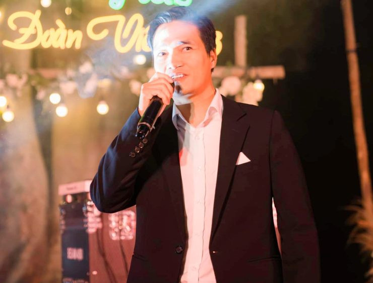 Le Roi noi gi khi bi don chay show giap Tet voi cat-xe khung