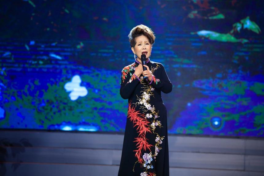 Nu danh ca 15 tuoi noi tieng, U80 van dat show la ai?-Hinh-3