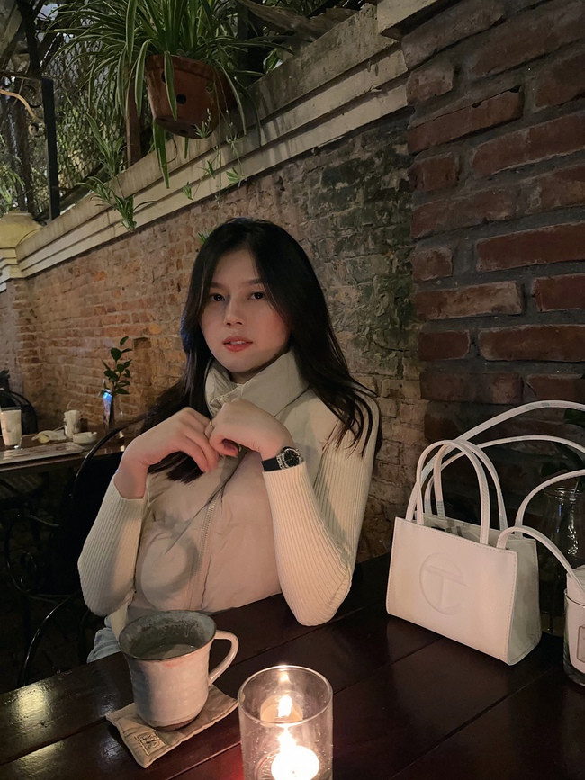 Vợ Thành Chung thu hút hơn 101.000 người theo dõi trên Instagram.