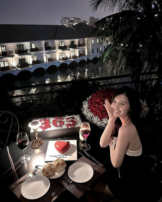 Thành Chung (1997) và Tố Uyên (2000) quen biết và hẹn hò sau một lần gặp nhau ở quán café. Họ công khai chuyện tình cảm vào năm 2018. Họ từng chia tay năm 2020 nhưng sau đó tái hợp.