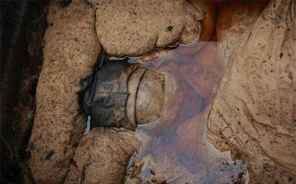 Thi hài nguyên vẹn trong mộ táng hơn 700 năm gây ngỡ ngàng - Hình 4 Thi hai nguyen ven trong mo tang hon 700 nam gay ngo ngang-Hinh-4