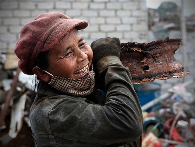 Thay me ke len mo tui xach cua minh, lang nguoi truoc viec ba lam