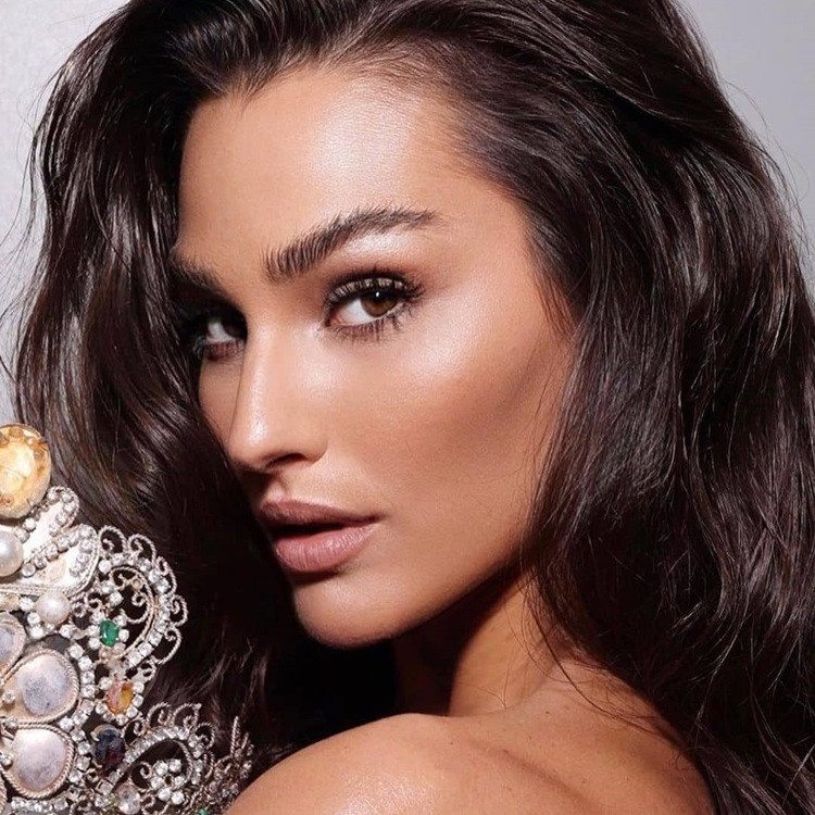 “Vẻ đẹp vượt thời gian” 2020 - Timeless Beauty gây ấn tượng với khả năng thuyết trình, vấn đáp. Chiến thắng của cô tại Hoa hậu Trái đất không gây bất ngờ bởi trước và trong cuộc thi, cô đã được các chuyên gia của chuyên trang Missosology nhận định là ứng cử viên hàng đầu cho vị trí hoa hậu.