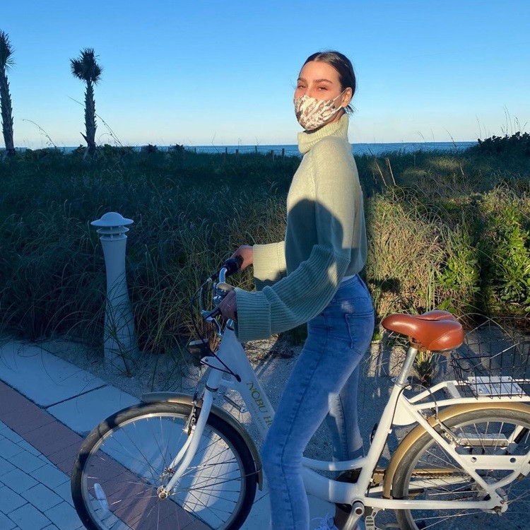 Lindsey Coffey yêu môi trường nên quyết định tham dự Hoa hậu Trái đất 2020. Cô còn là tình nguyện viên của dự án liên quan đến hệ sinh thái bảo vệ môi trường, động vật (The Humane Society). Người đẹp 28 tuổi đã tích cực quảng bá chiến dịch Antarctica để kêu gọi các nhà lãnh đạo trên thế giới chung tay bảo vệ hệ sinh thái Nam cực.