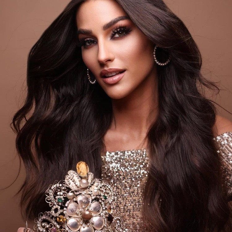 Chiến thắng này được xem là bất ngờ bởi cô đánh bại 4 người đẹp đến từ cuộc thi Hoa hậu Hoàn Vũ.